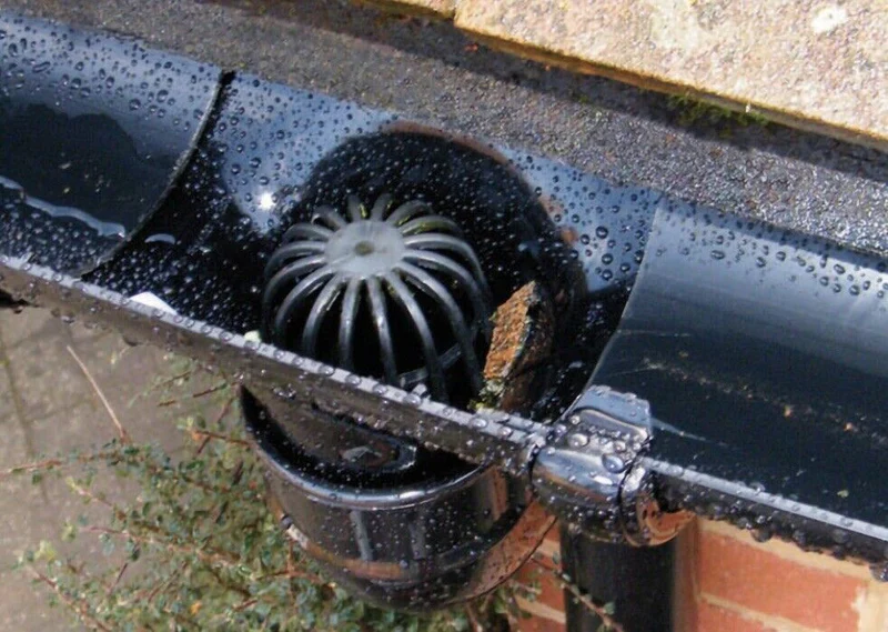 Small style gutter leaf guard.