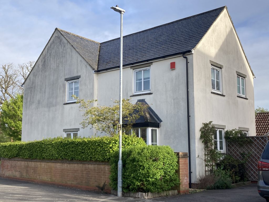 Home in Staerton Trowbridge showing streaks on the Render caused by algae